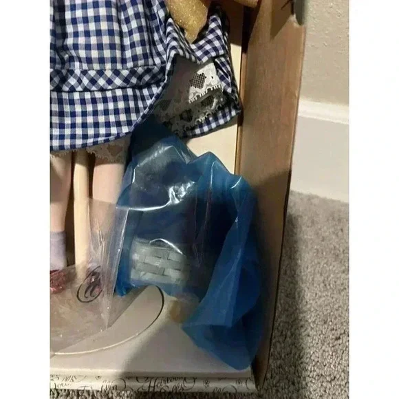 Franklin Mint Heirloom Dorothy Porcelian Doll Wizard Of Oz - Picture 2 of 5
